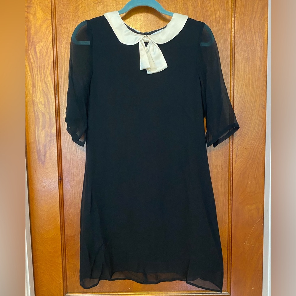Chic Black Dress with Peter Pan Collar Size M